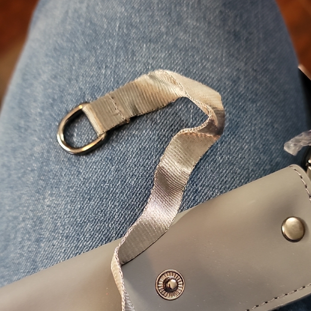 Handbag Handcuff - Picture 3 of 6